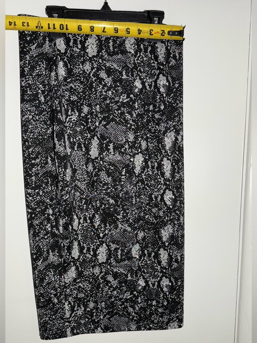 Apt. 9 Black & White Snake-Print Pencil Skirt NWT - Picture 7 of 8